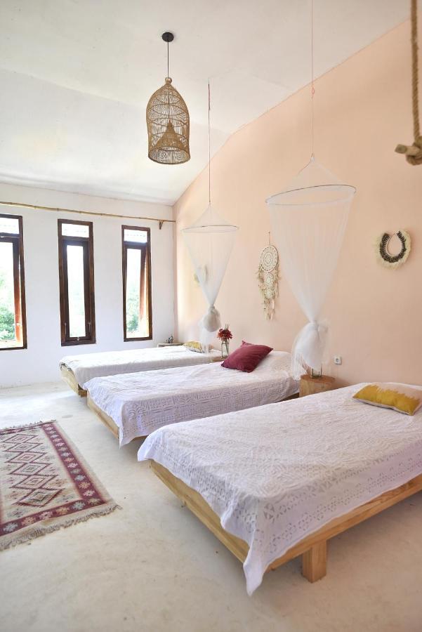 Lambo Homestay Waikabubak Luaran gambar
